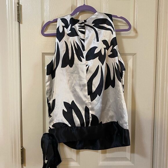 Black & White sleeveless blouse with tie - Picture 8 of 8